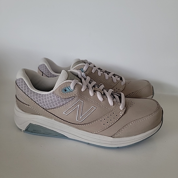 New Balance Women's 928v3 Walking Shoe Narrow Beige Athletic Shoes Size 6 - Picture 3 of 9